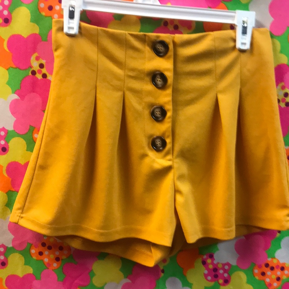 🌼Shein🌼Button front pleated shorts